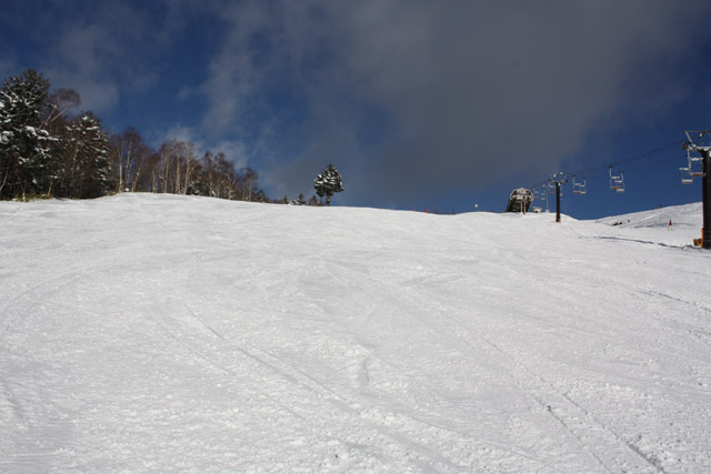 岐阜県 飛騨 飛騨高山スキー場 「サンライズ高速ペアリフト」と「白樺ゲレンデ」 岐阜県 飛騨 飛騨高山スキー場 「サンライズ高速ペアリフト」と「白樺ゲレンデ」